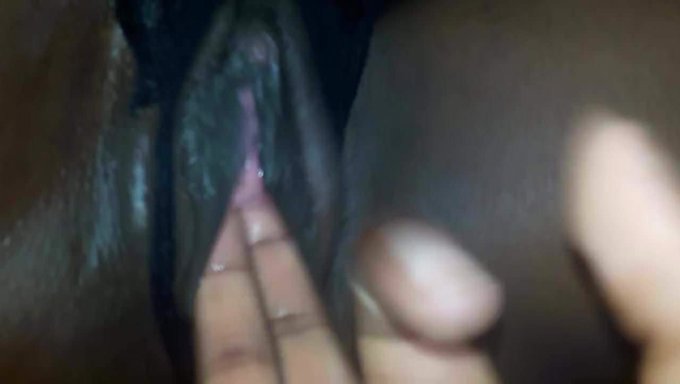 মহিলা উত্সেদন: কালো স্কোয়ার্টিং তার সেরা ভাবে