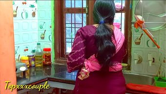 দেশি আন্টি