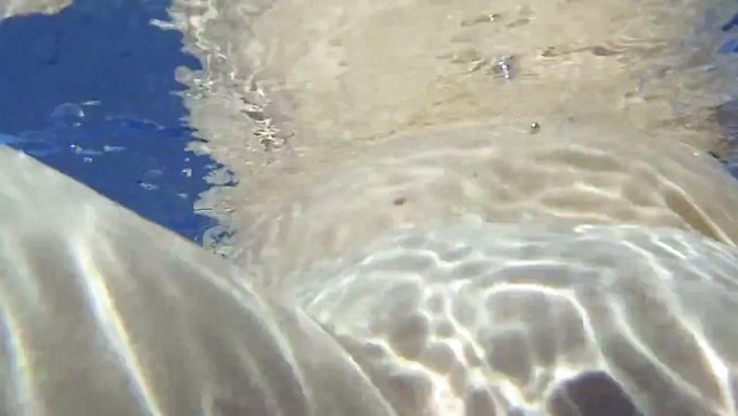 মোচড় দিয়ে অবসরে সাঁতার কাটা