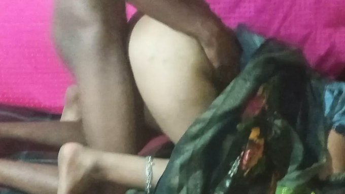 দিওয়ালির দিনে ভারতীয় ভাবী তার দেবরের দ্বারা চুদা হয়।