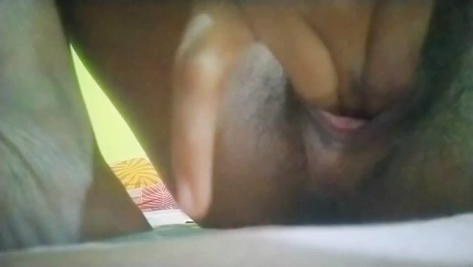 সফটকোর ভিডিওতে ডিপথ্রোট এবং ফিস্টিং একশন।
