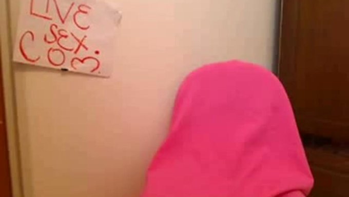 কলম্বিয়ান হটি ওয়েবক্যাম অ্যাকশনে