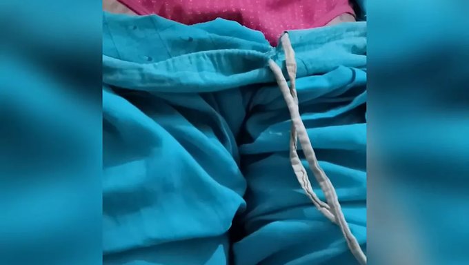 গোপন ক্যামেরা উভকামী জোড়ার হট ফোরসম ক্যাপচার করে।