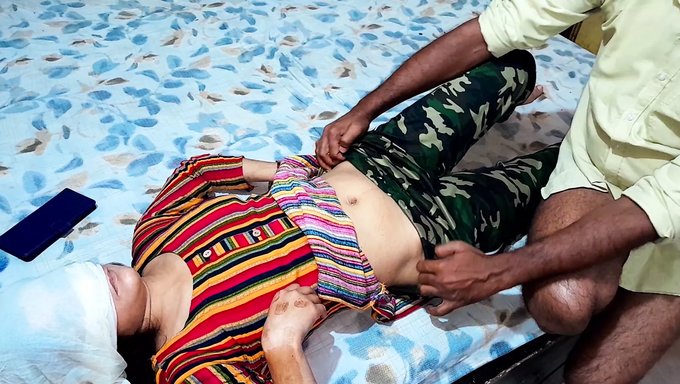 বড় স্তনযুক্ত সানি লিওন কলেজে হার্ডকোর চুদা হয়েছে
