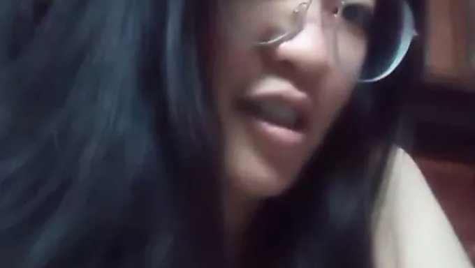 এশিয়ান টিন (18+) বাড়িতে একা থাকলেও নকল হয়।